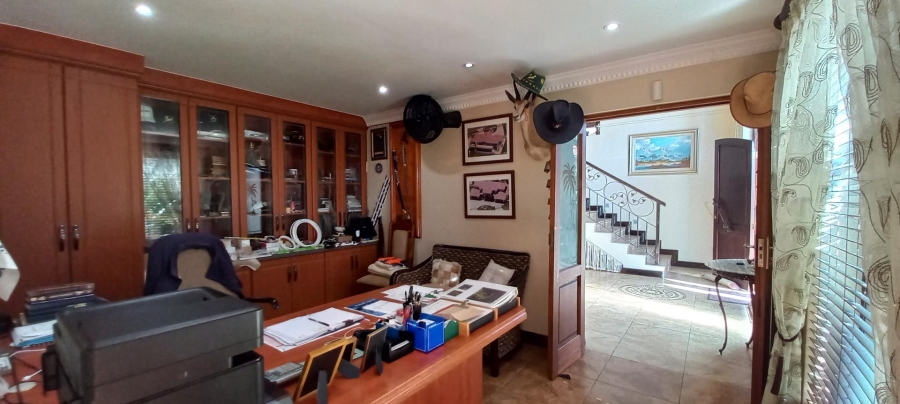 4 Bedroom Property for Sale in Hartenbos Heuwels Western Cape